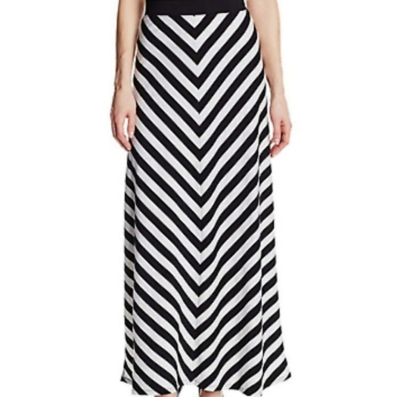 Calvin Klein Performance | Women's Slit Side Chevron Print Workout Maxi Skirt - Picture 15 of 15